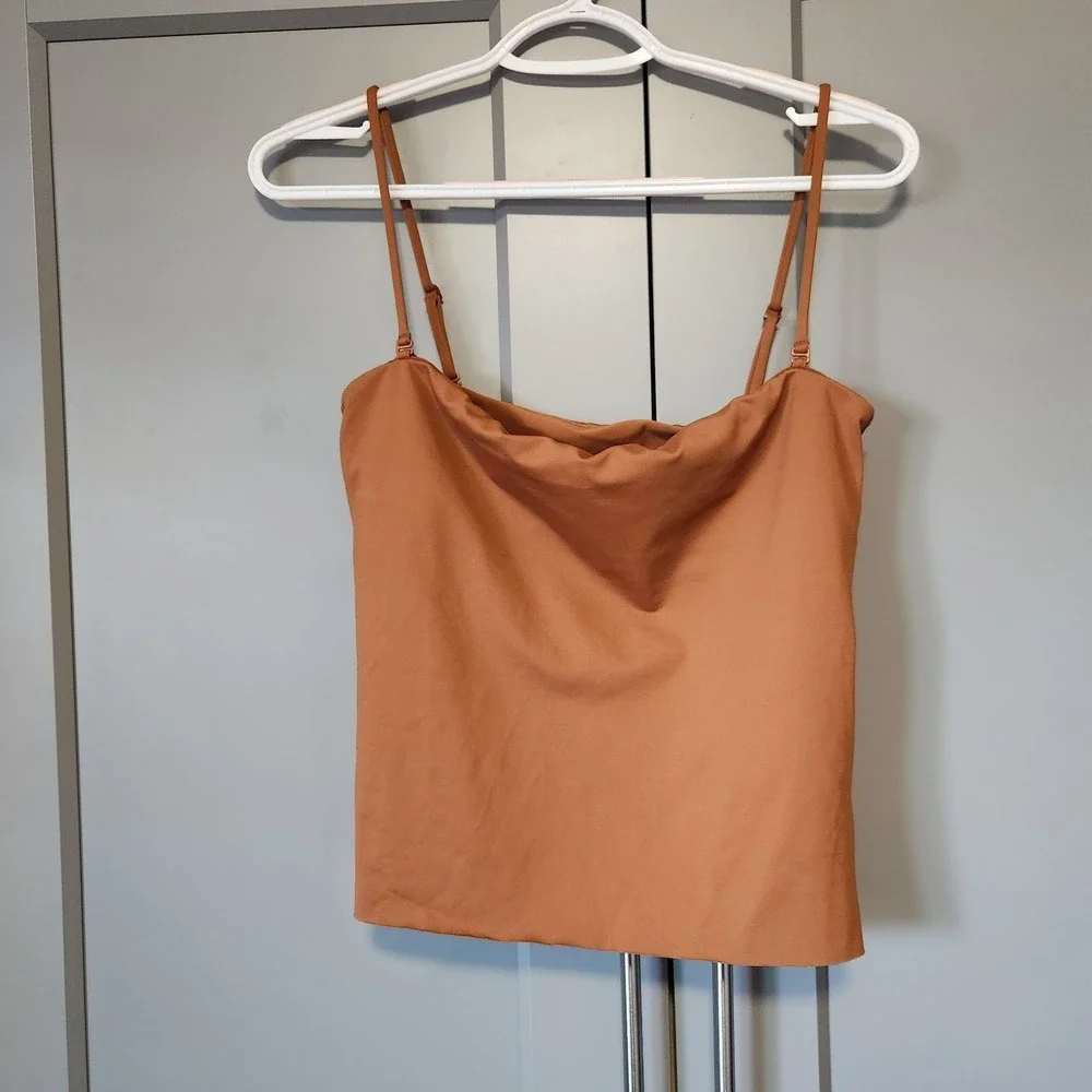 New SKIMS Classic Swim Convertible Bandeau Top M Bronze NWT Medium BT-BAN-9607W
